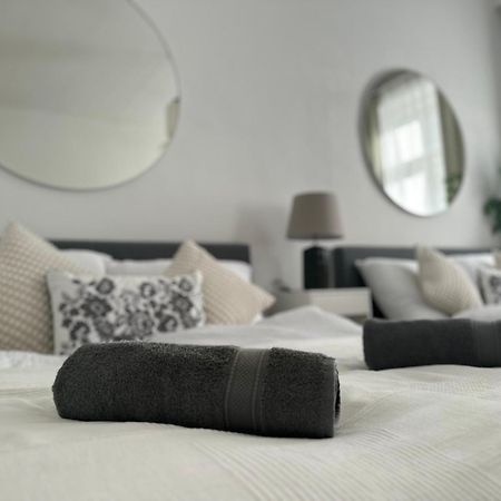 Spacious Apartment, 3 Min To U1 Reumannplatz Виена Екстериор снимка