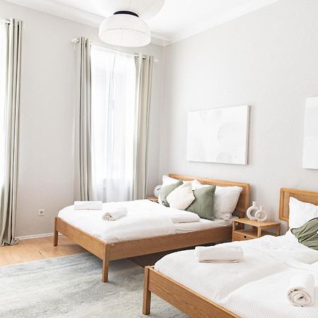 Spacious Apartment, 3 Min To U1 Reumannplatz Виена Екстериор снимка