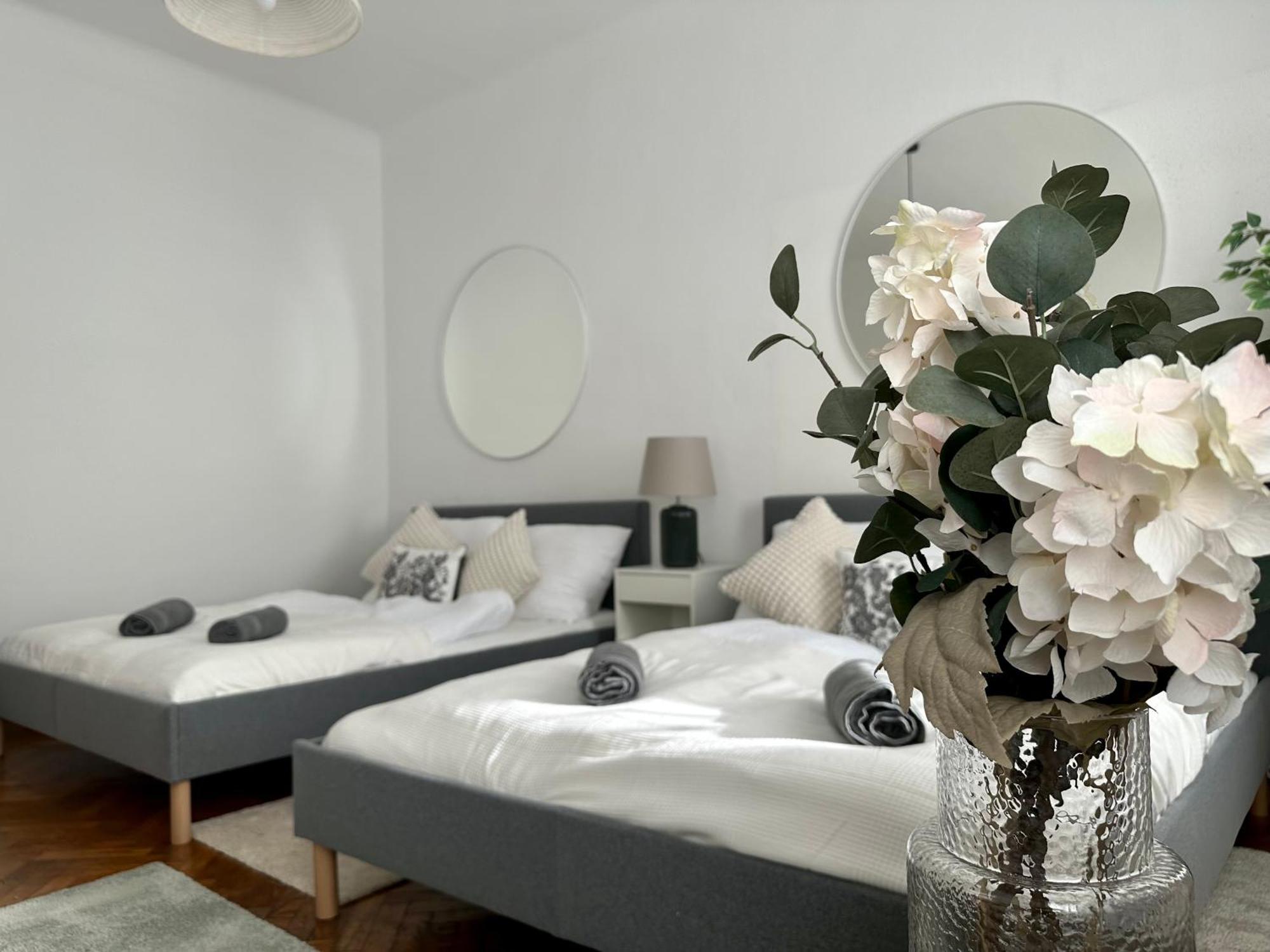 Spacious Apartment, 3 Min To U1 Reumannplatz Виена Екстериор снимка