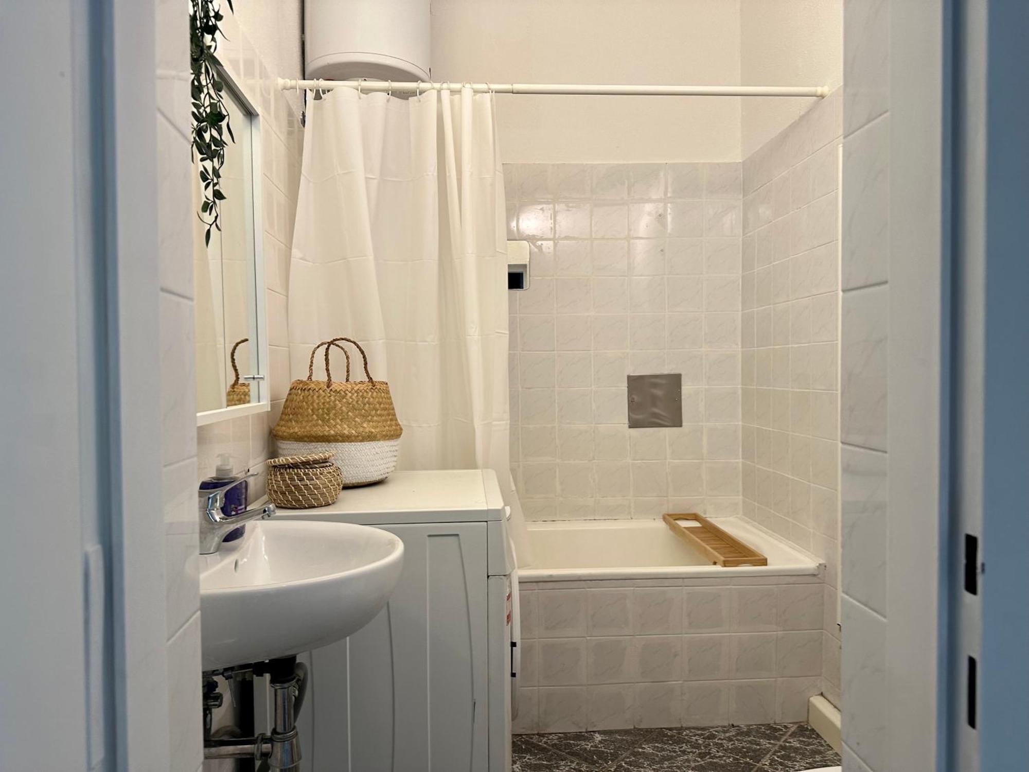 Spacious Apartment, 3 Min To U1 Reumannplatz Виена Екстериор снимка