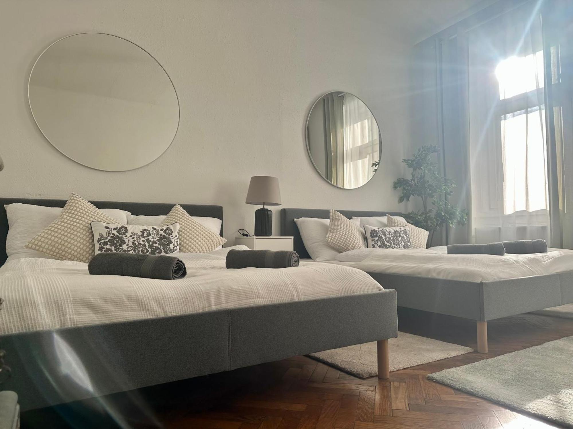 Spacious Apartment, 3 Min To U1 Reumannplatz Виена Екстериор снимка