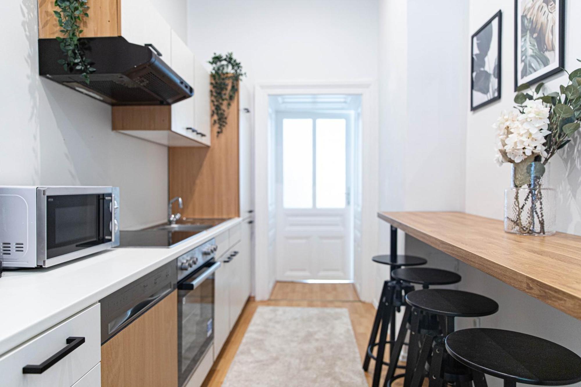 Spacious Apartment, 3 Min To U1 Reumannplatz Виена Екстериор снимка