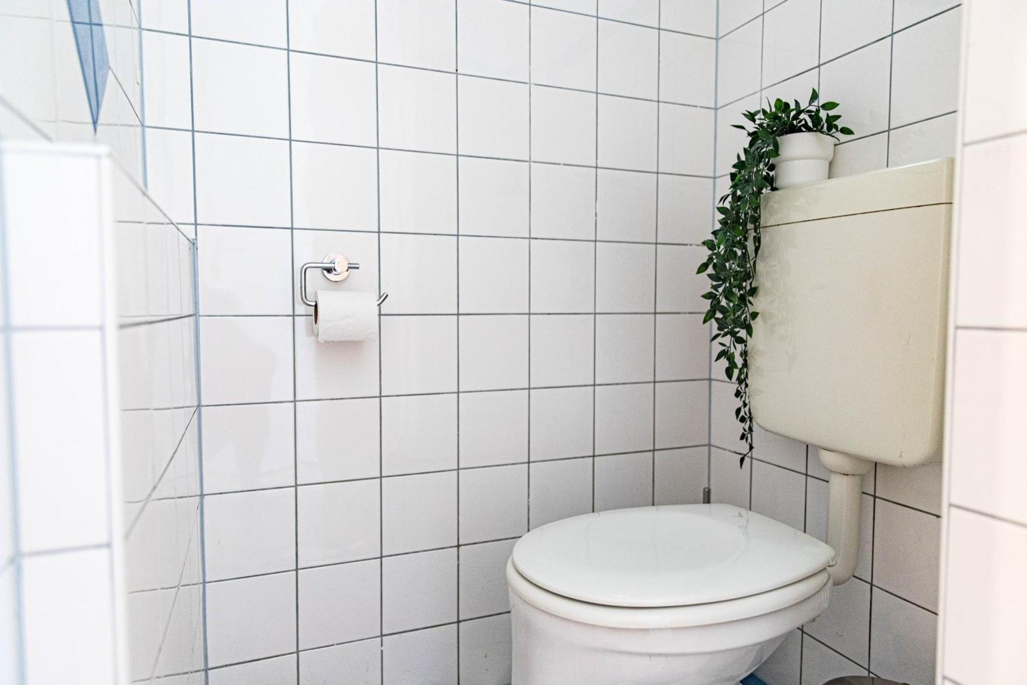 Spacious Apartment, 3 Min To U1 Reumannplatz Виена Екстериор снимка