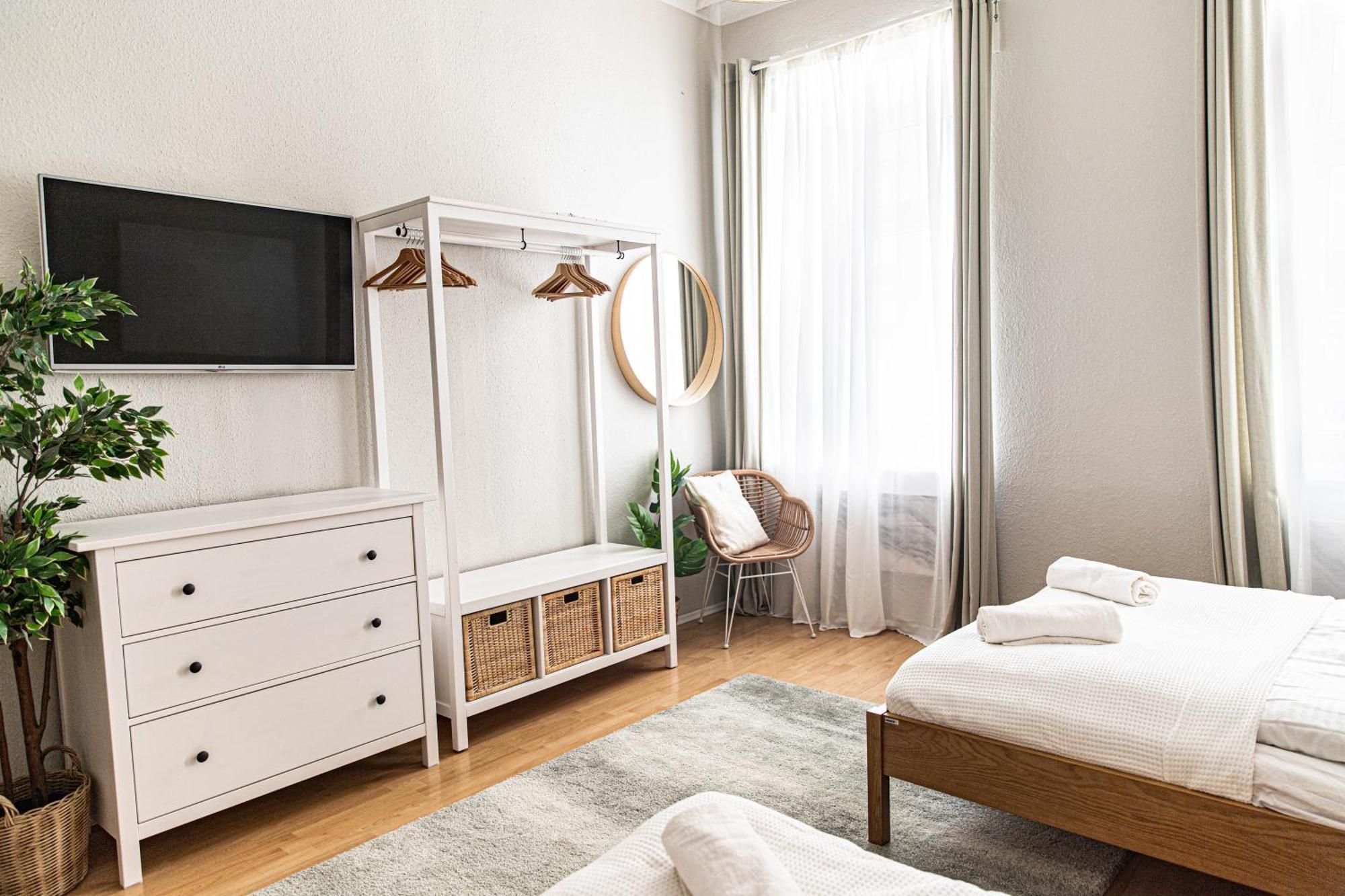 Spacious Apartment, 3 Min To U1 Reumannplatz Виена Екстериор снимка